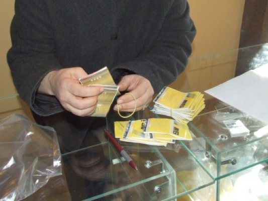 Doi tineri din Hârşova, prinşi cu etnobotanice